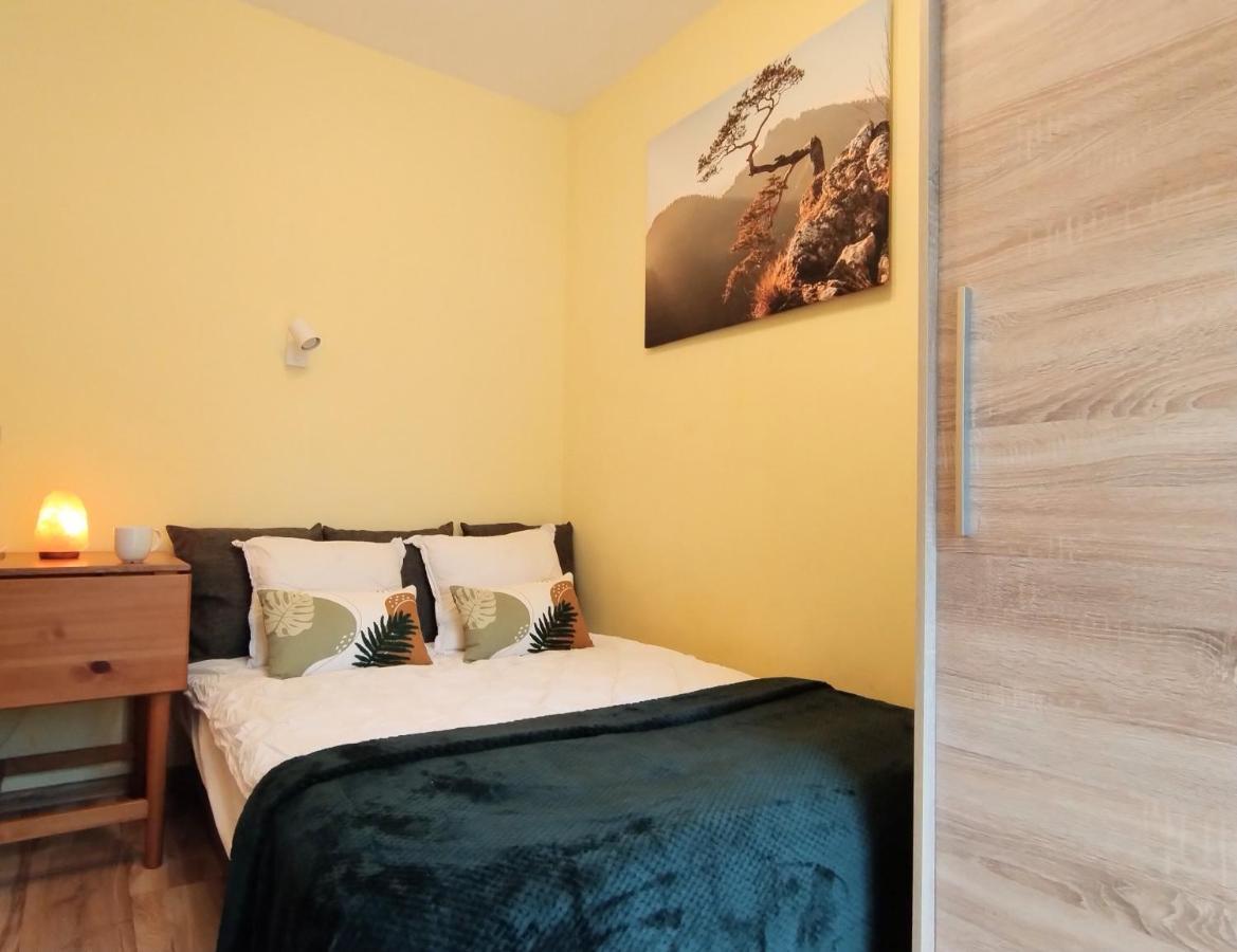 Yellow Apartment Wieliczka Exterior foto